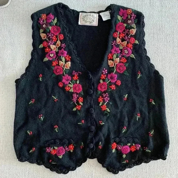 ERIKA Vtg Cottagecore Floral Embroidered Beads Vest Button Black SmallP Spring - Picture 1 of 6